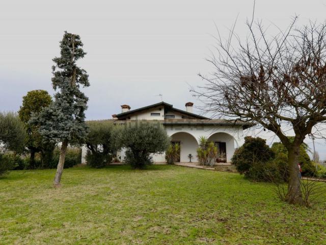 Villetta indipendente in vendita di 300 m² in Via Grompe