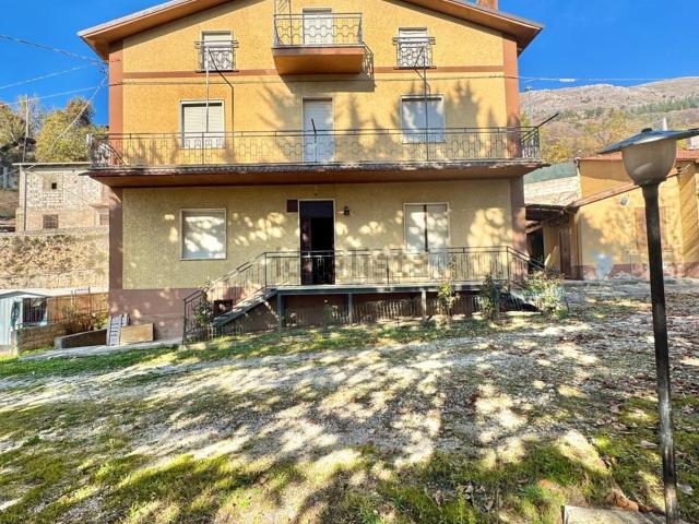 Villetta indipendente in vendita di 300 m² in Via d&apos Onofrio
