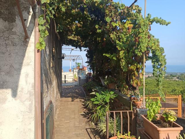 Villetta indipendente in vendita di 300 m² in Via Domenico Nicolosi