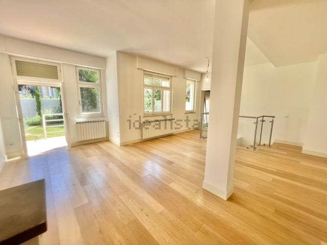 Villetta indipendente in vendita di 300 m² in Via degli Olmi, 4