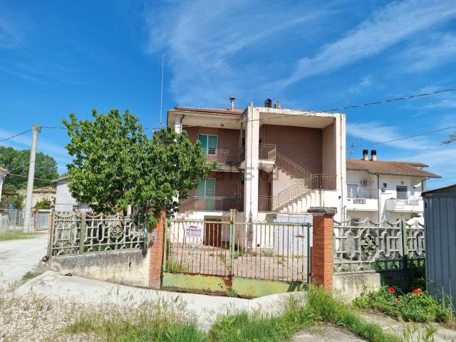 Villetta indipendente in vendita di 300 m² in Via degli Orti