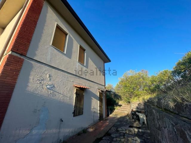 Villetta indipendente in vendita di 300 m² in Via degli ulivi