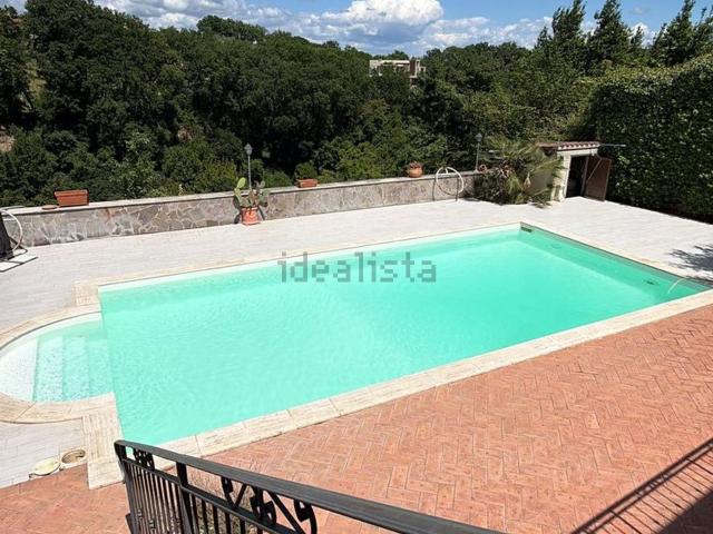 Villetta indipendente in vendita di 300 m² in Via dei Savelli