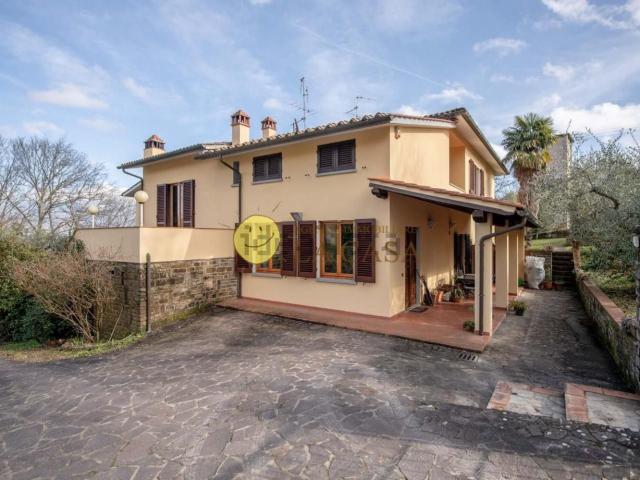 Villetta indipendente in vendita di 300 m² in Via del Fattoio