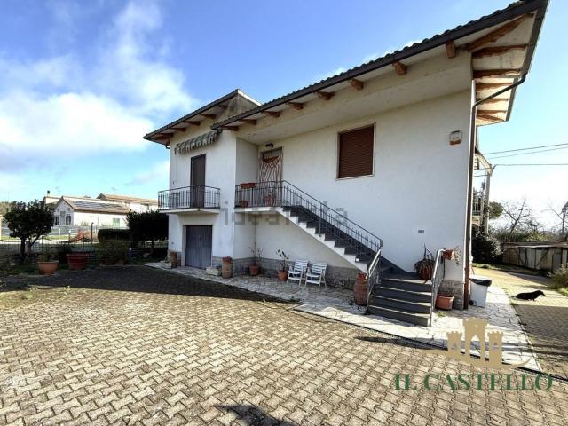 Villetta indipendente in vendita di 300 m² in Via del Giglio