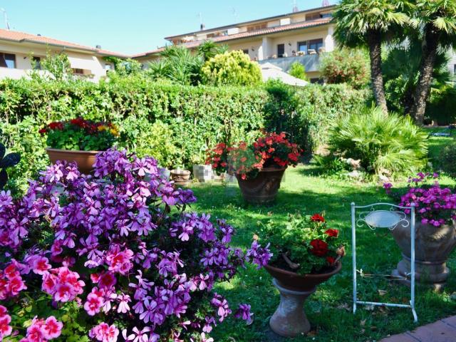 Villetta indipendente in vendita di 300 m² in Via del Pino, 12