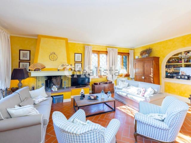 Villetta indipendente in vendita di 300 m² in Via della Montagnola, 190