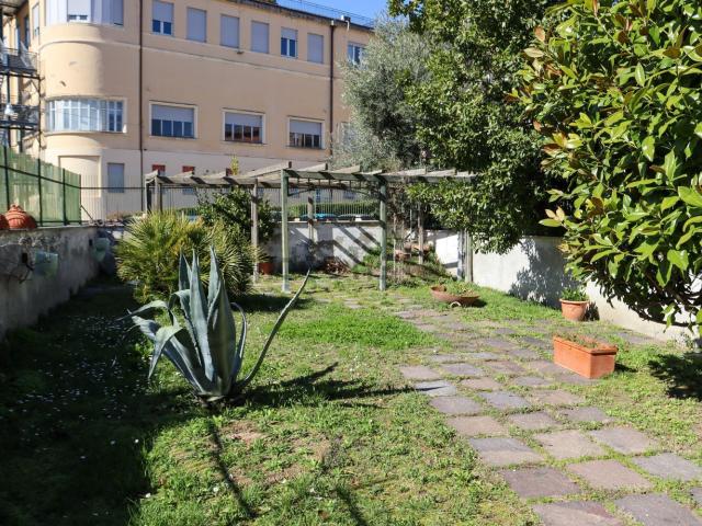 Villetta indipendente in vendita di 300 m² in Via della Piazzarola