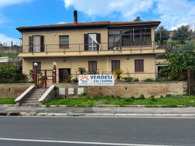 Villetta indipendente in vendita di 300 m² in Via di Casal Selce, 361