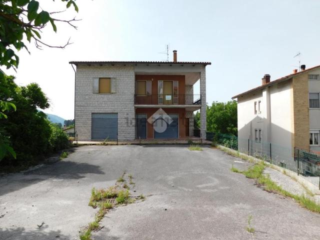 Villetta indipendente in vendita di 300 m² in Via di Gubbio, 9