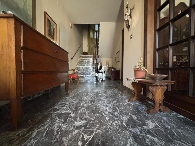 Villetta indipendente in vendita di 300 m² in Via Fracanzana