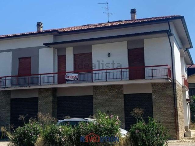 Villetta indipendente in vendita di 300 m² in Via Francesco Baracca