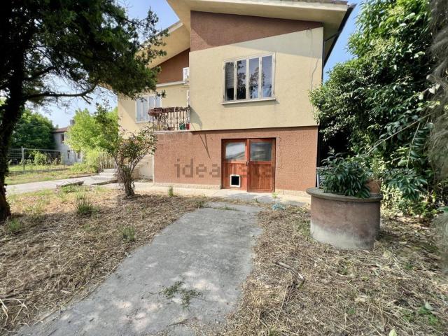 Villetta indipendente in vendita di 300 m² in Via I Maggio