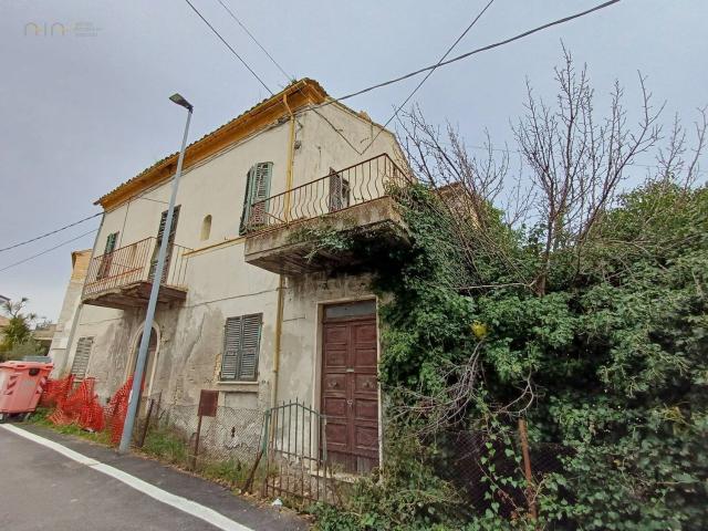 Villetta indipendente in vendita di 300 m² in Via Indipendenza, 42