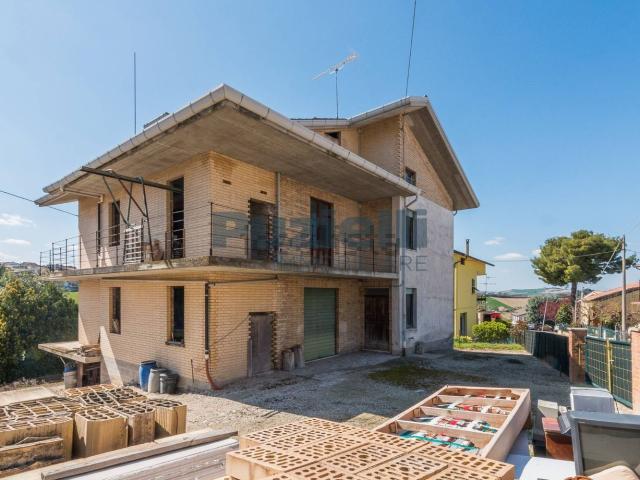 Villetta indipendente in vendita di 300 m² in Via Italia