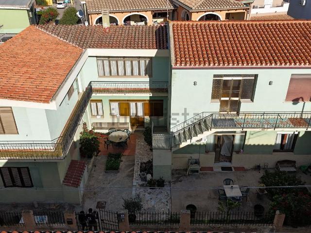 Villetta indipendente in vendita di 300 m² in Via O. Viviani