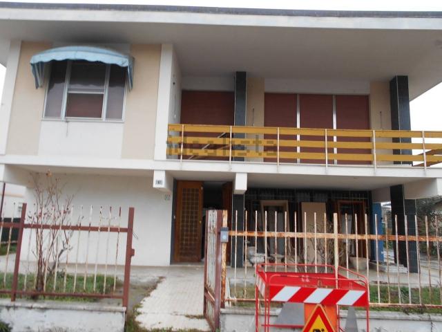 Villetta indipendente in vendita di 300 m² in Via Olao Gulinelli, 17