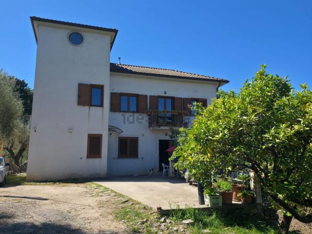 Villetta indipendente in vendita di 300 m² in Via Olivelle