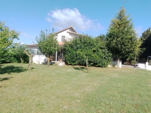 Villetta indipendente in vendita di 300 m² in Via Levrisi