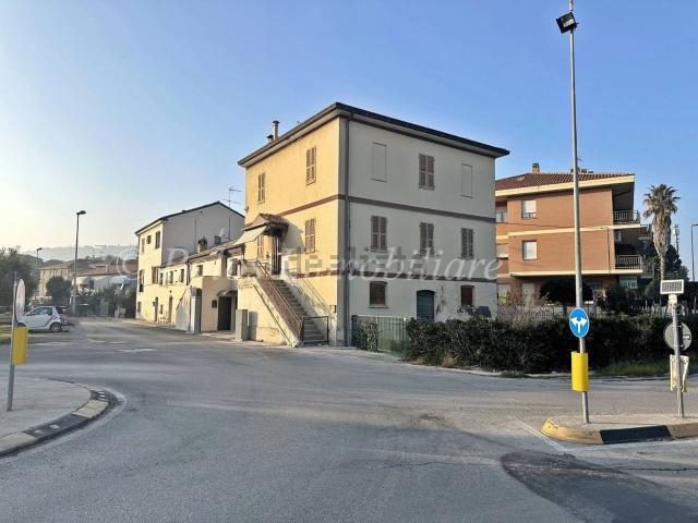 Villetta indipendente in vendita di 300 m² in Via Le Marine, 44