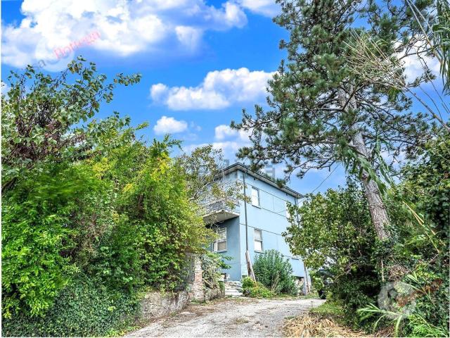 Villetta indipendente in vendita di 300 m² in Via Luzzena, 508