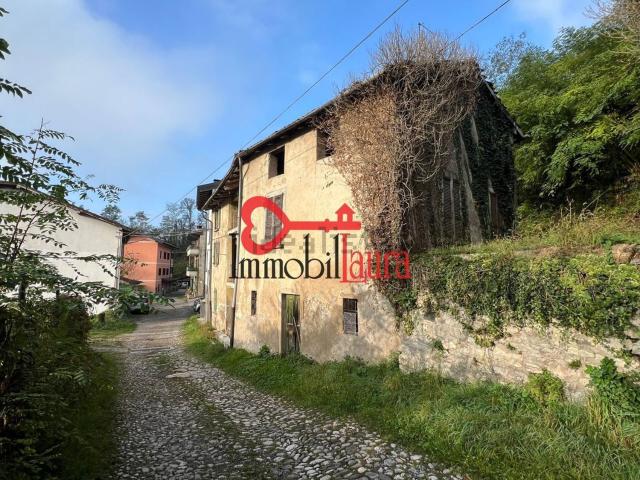 Villetta indipendente in vendita di 300 m² in Via Molino di Sopra