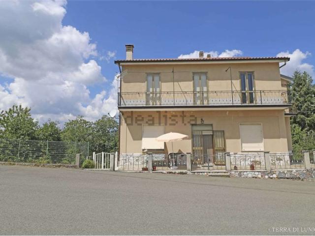 Villetta indipendente in vendita di 300 m² in Via Madonna del Monte