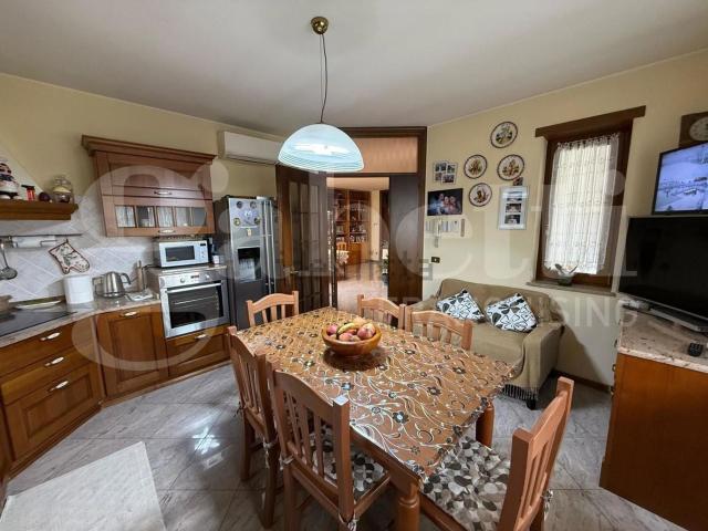 Villetta indipendente in vendita di 300 m² in Via Marano