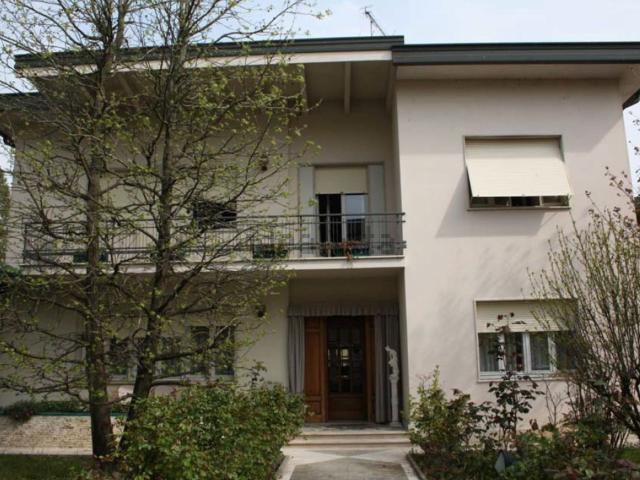 Villetta indipendente in vendita di 300 m² in Via Milano