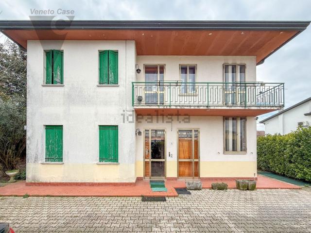 Villetta indipendente in vendita di 300 m² in Via Noalese Sud