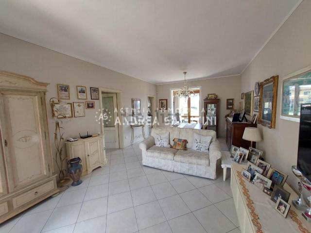 Villetta indipendente in vendita di 300 m² in Via Nazionale