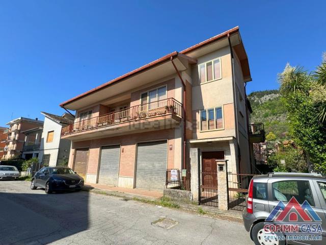 Villetta indipendente in vendita di 300 m² in Via Nicola Corona, 80