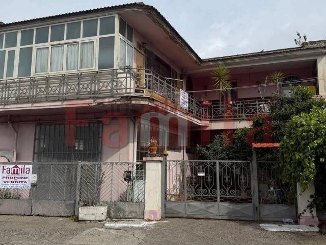 Villetta indipendente in vendita di 300 m² in Via Nicola Litto