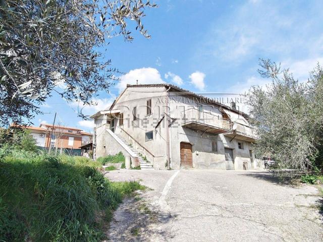 Villetta indipendente in vendita di 300 m² in Via Saffo, 4
