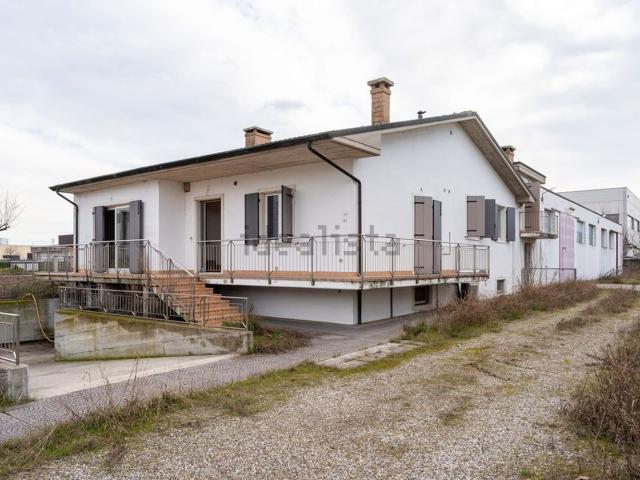 Villetta indipendente in vendita di 300 m² in Via San Marcello