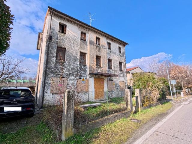 Villetta indipendente in vendita di 300 m² in Via Silvio Pellico