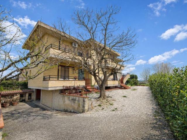 Villetta indipendente in vendita di 300 m² in Via Silvio Pellico