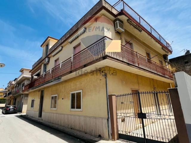 Villetta indipendente in vendita di 300 m² in Via Siracusa, 6