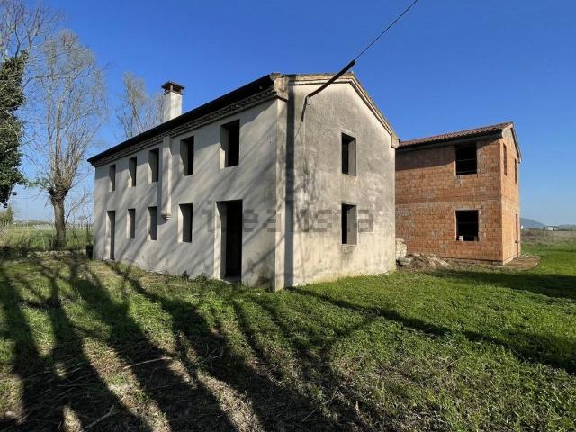 Villetta indipendente in vendita di 300 m² in Via Statale