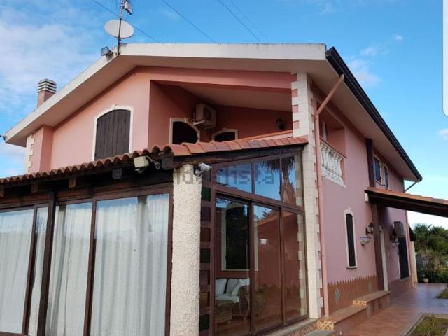 Villetta indipendente in vendita di 300 m² in Via Stretto Camicia, 21