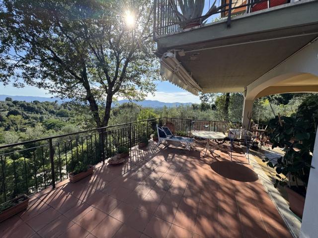 Villetta indipendente in vendita di 300 m² in Via Poggio ai Giubbiani