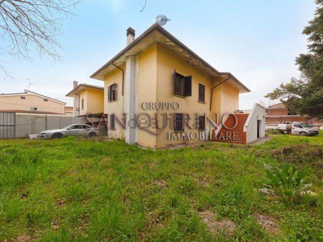 Villetta indipendente in vendita di 300 m² in Via per Modena, 202