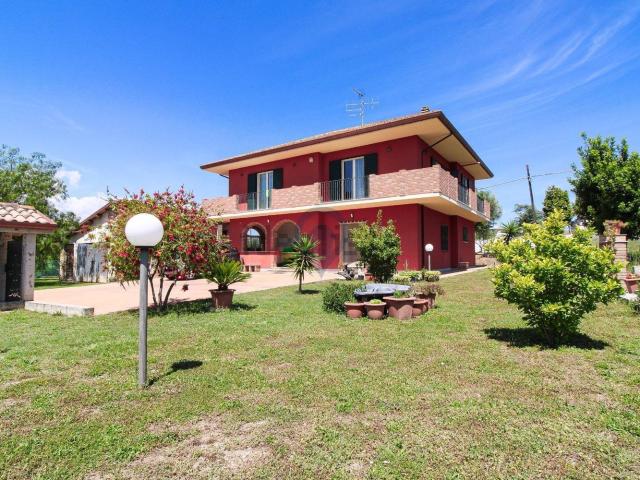 Villetta indipendente in vendita di 300 m² in Via Per Mosciano, 80
