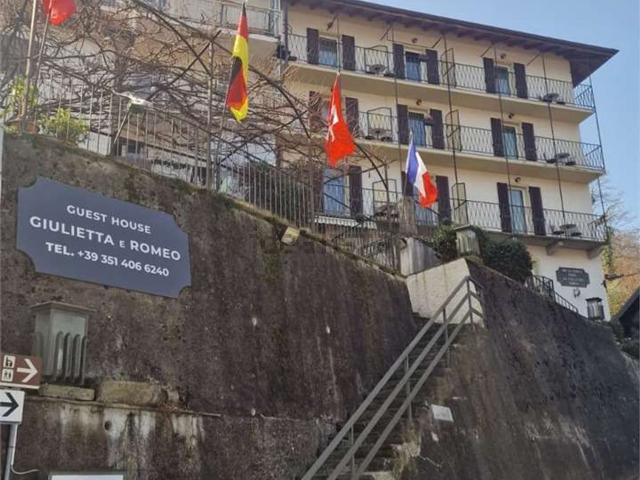 Villetta bifamiliare in vendita di 250 m² in Via per Inoca