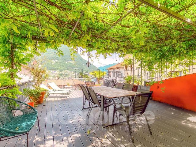 Villetta indipendente in vendita di 300 m² in Via Pergola