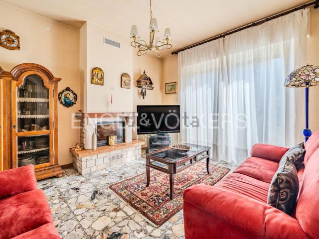 Villetta indipendente in vendita di 300 m² in Via Piva