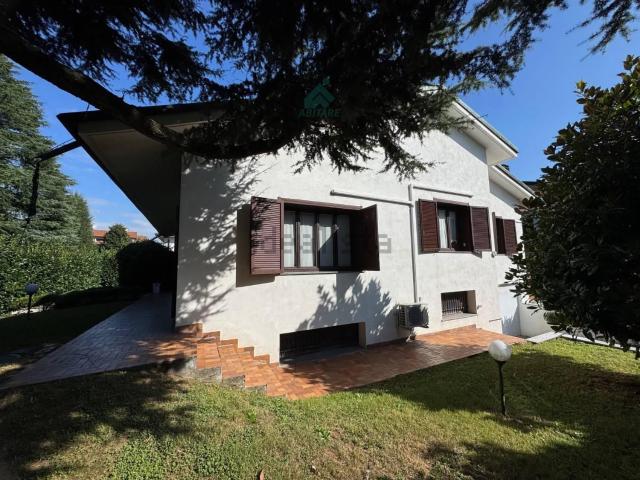 Villetta indipendente in vendita di 300 m² in Via Piermarini, 4