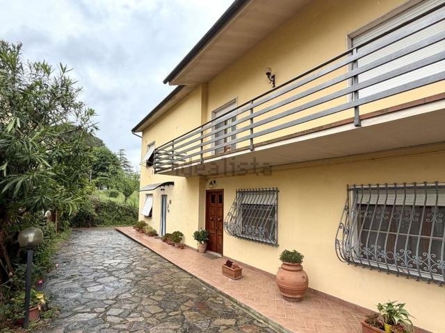 Villetta indipendente in vendita di 300 m² in Via Pietro Cavallini, 48