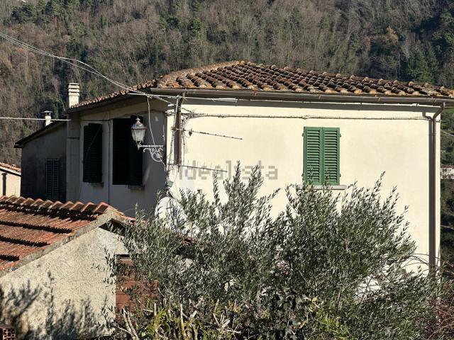 Villetta indipendente in vendita di 300 m² in Via Pieve a Celle