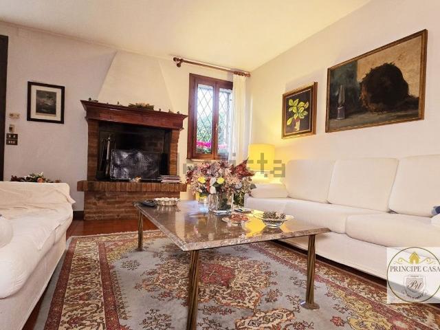 Villetta indipendente in vendita di 300 m² in Via Pilastro